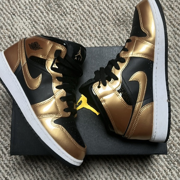 Nike - Picture 4 of 7